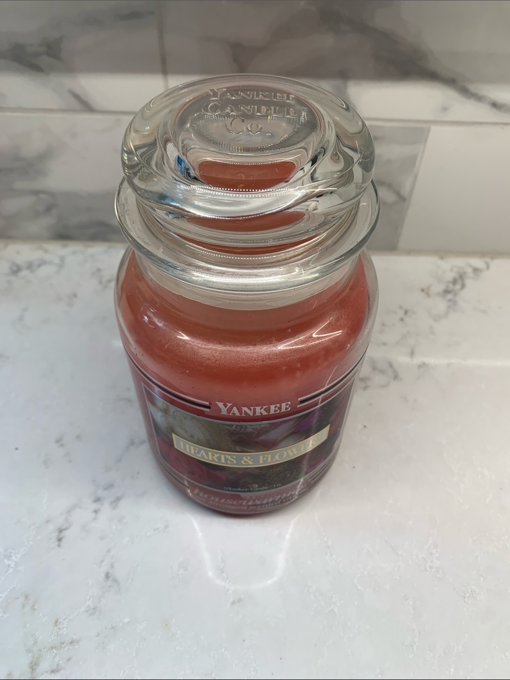 NEW Deadstock Yankee Candle Hearts & Flowers Housewarmer Candle 22 Oz​ - Picture 7 of 7